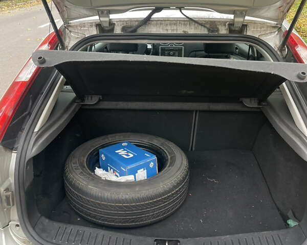 Форд Фокус 2007 в Киеве на Automoto.ua Серый Форд Фокус, объемом двигателя 1.6 л и пробегом 143 тыс. км за 4900 $, фото 7 на Automoto.ua