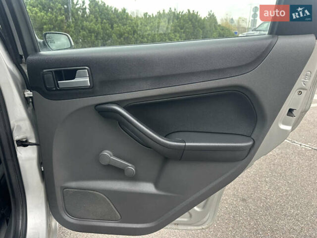 Серый Форд Фокус, объемом двигателя 1.6 л и пробегом 251 тыс. км за 4500 $, фото 21 на Automoto.ua