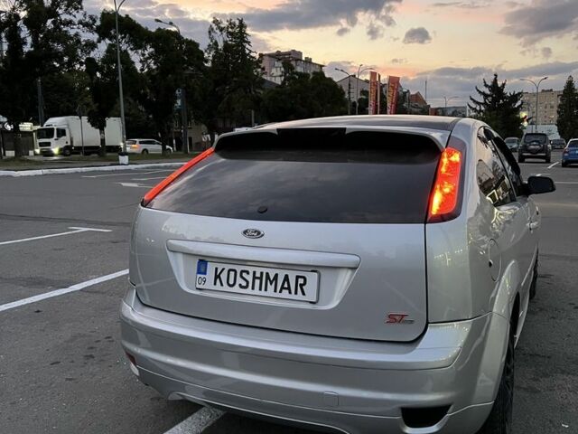 Серый Форд Фокус, объемом двигателя 1.6 л и пробегом 340 тыс. км за 4350 $, фото 1 на Automoto.ua