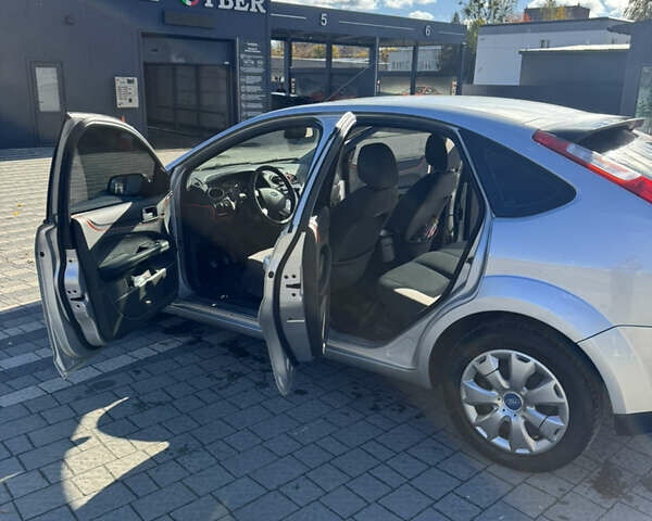 Серый Форд Фокус, объемом двигателя 2 л и пробегом 328 тыс. км за 4300 $, фото 12 на Automoto.ua