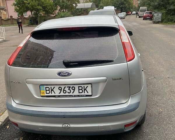 Сірий Форд Фокус, об'ємом двигуна 1.6 л та пробігом 205 тис. км за 4600 $, фото 3 на Automoto.ua