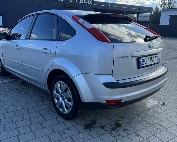 Серый Форд Фокус, объемом двигателя 2 л и пробегом 328 тыс. км за 4300 $, фото 6 на Automoto.ua