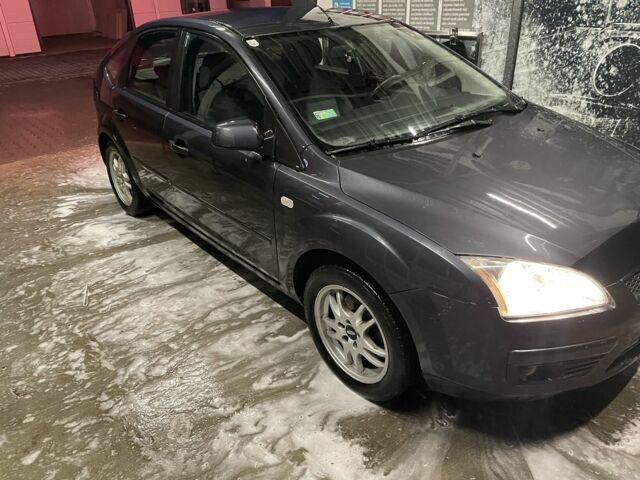 Серый Форд Фокус, объемом двигателя 1.8 л и пробегом 300 тыс. км за 1850 $, фото 3 на Automoto.ua