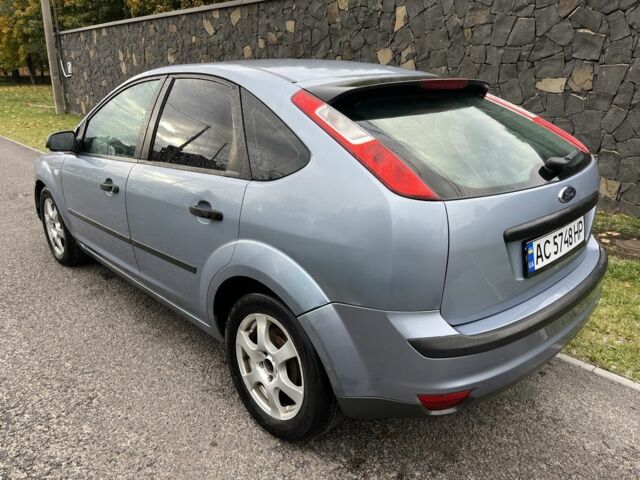 Серый Форд Фокус, объемом двигателя 1.4 л и пробегом 260 тыс. км за 2100 $, фото 4 на Automoto.ua