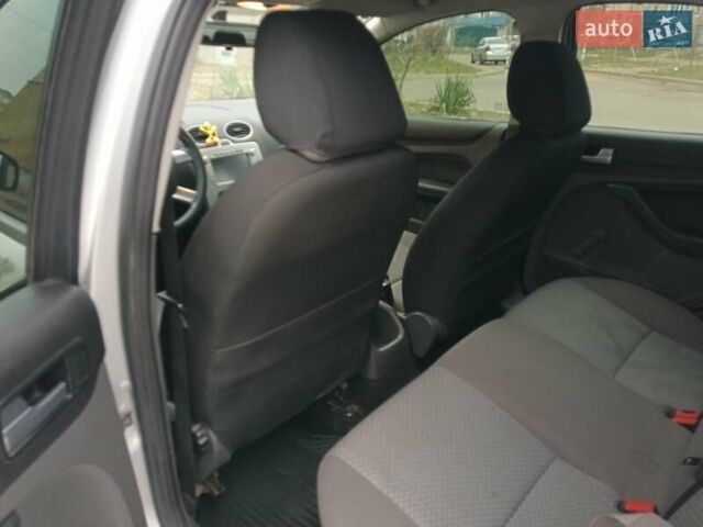 Сірий Форд Фокус, об'ємом двигуна 1.6 л та пробігом 261 тис. км за 5000 $, фото 13 на Automoto.ua