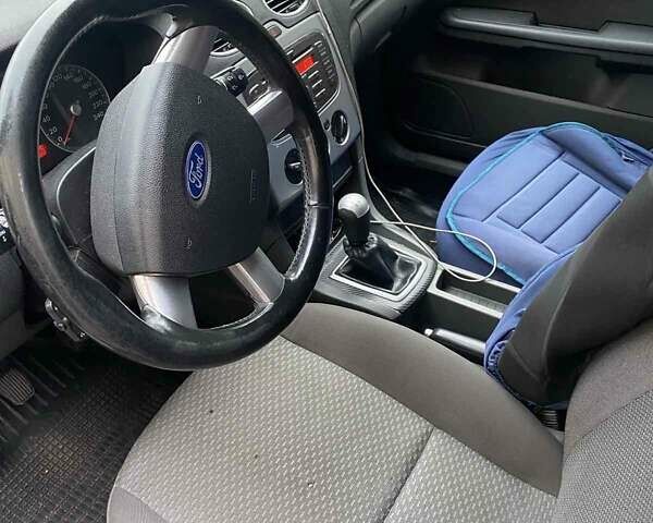 Сірий Форд Фокус, об'ємом двигуна 1.6 л та пробігом 205 тис. км за 4600 $, фото 5 на Automoto.ua