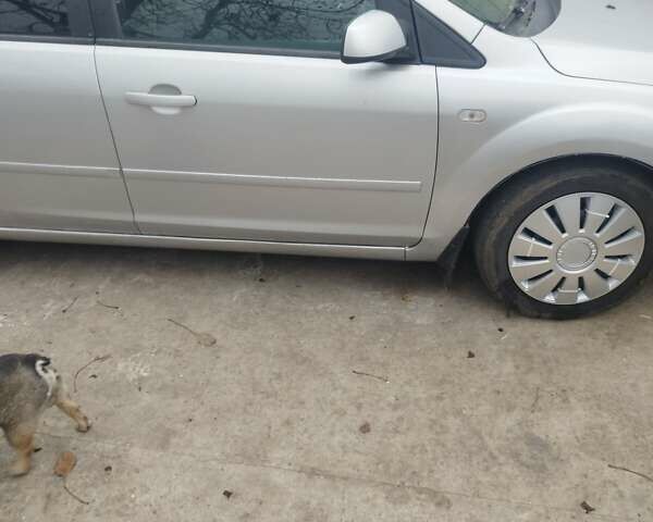 Серый Форд Фокус, объемом двигателя 1.6 л и пробегом 170 тыс. км за 5300 $, фото 1 на Automoto.ua