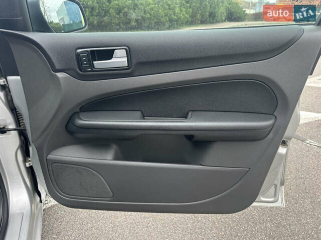 Серый Форд Фокус, объемом двигателя 1.6 л и пробегом 251 тыс. км за 4500 $, фото 24 на Automoto.ua