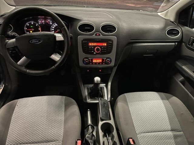 Серый Форд Фокус, объемом двигателя 1.8 л и пробегом 300 тыс. км за 1850 $, фото 6 на Automoto.ua