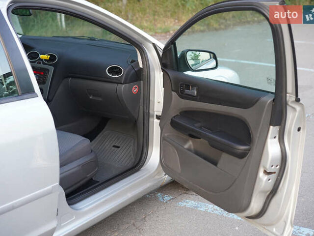 Форд Фокус 2007 в Киеве на Automoto.ua Серый Форд Фокус, объемом двигателя 1.6 л и пробегом 248 тыс. км за 4500 $, фото 15 на Automoto.ua