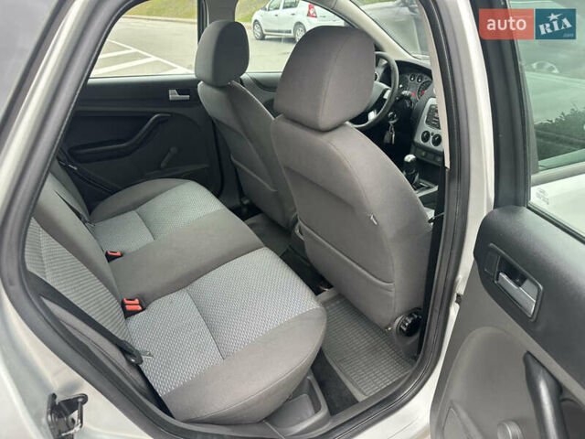 Серый Форд Фокус, объемом двигателя 1.6 л и пробегом 251 тыс. км за 4500 $, фото 22 на Automoto.ua