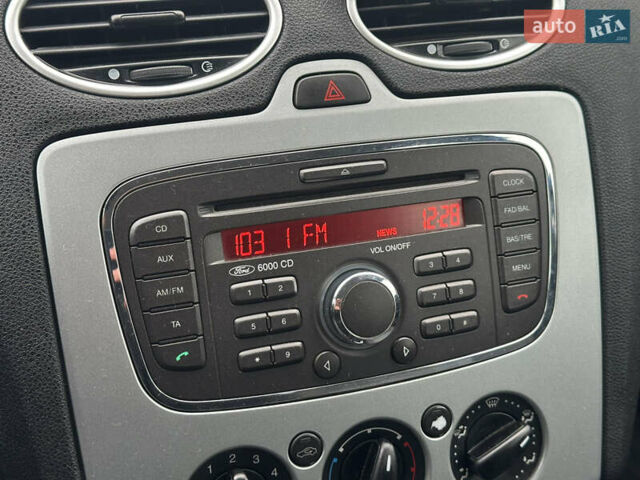 Серый Форд Фокус, объемом двигателя 1.6 л и пробегом 251 тыс. км за 4500 $, фото 35 на Automoto.ua