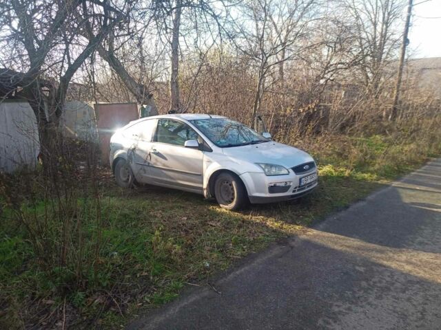 Серый Форд Фокус, объемом двигателя 1.6 л и пробегом 437 тыс. км за 1182 $, фото 5 на Automoto.ua