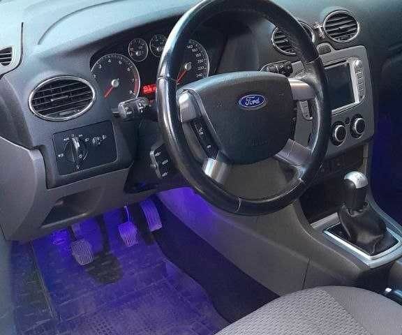 Серый Форд Фокус, объемом двигателя 1.6 л и пробегом 184 тыс. км за 6500 $, фото 4 на Automoto.ua