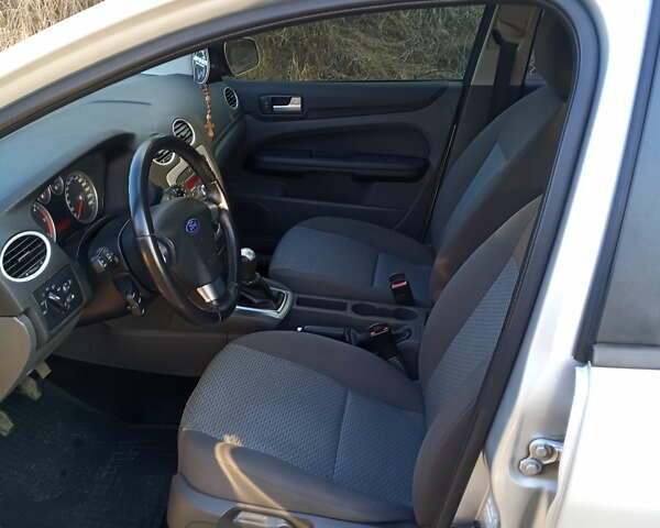 Сірий Форд Фокус, об'ємом двигуна 1.6 л та пробігом 271 тис. км за 5200 $, фото 7 на Automoto.ua