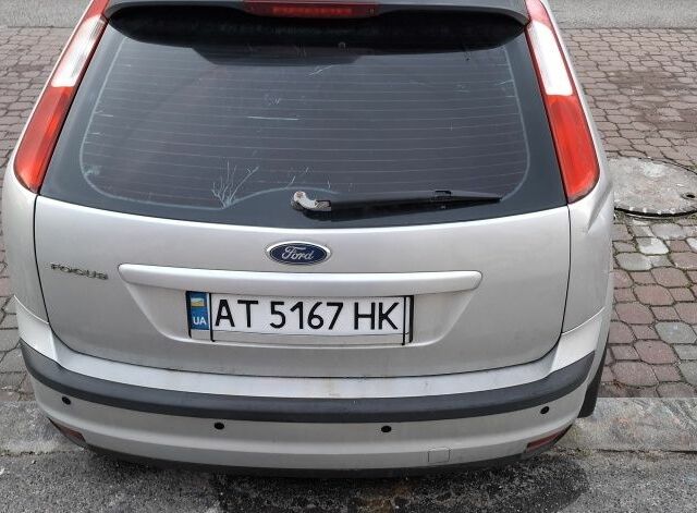 Серый Форд Фокус, объемом двигателя 1.6 л и пробегом 361 тыс. км за 3700 $, фото 2 на Automoto.ua