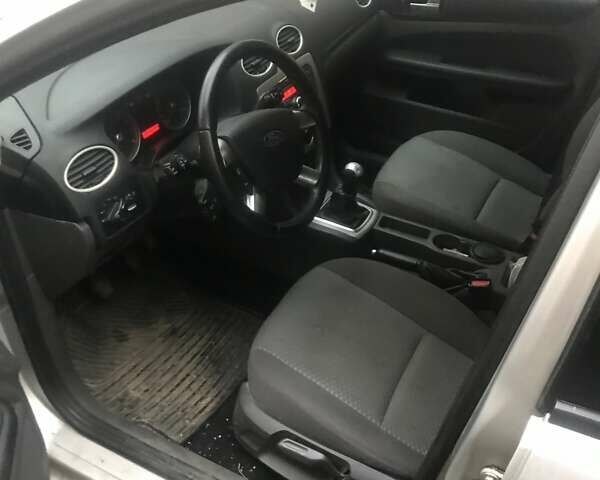 Серый Форд Фокус, объемом двигателя 1.6 л и пробегом 198 тыс. км за 4200 $, фото 2 на Automoto.ua