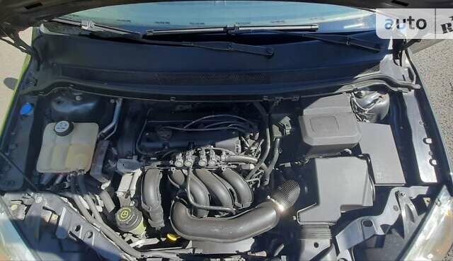 Сірий Форд Фокус, об'ємом двигуна 1.6 л та пробігом 200 тис. км за 4400 $, фото 15 на Automoto.ua