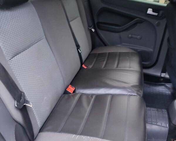 Серый Форд Фокус, объемом двигателя 1.6 л и пробегом 183 тыс. км за 4600 $, фото 4 на Automoto.ua