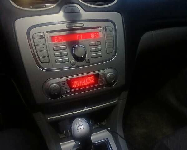 Серый Форд Фокус, объемом двигателя 1.6 л и пробегом 297 тыс. км за 4800 $, фото 1 на Automoto.ua