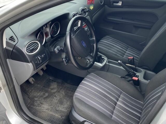 Серый Форд Фокус, объемом двигателя 1.6 л и пробегом 220 тыс. км за 5149 $, фото 7 на Automoto.ua