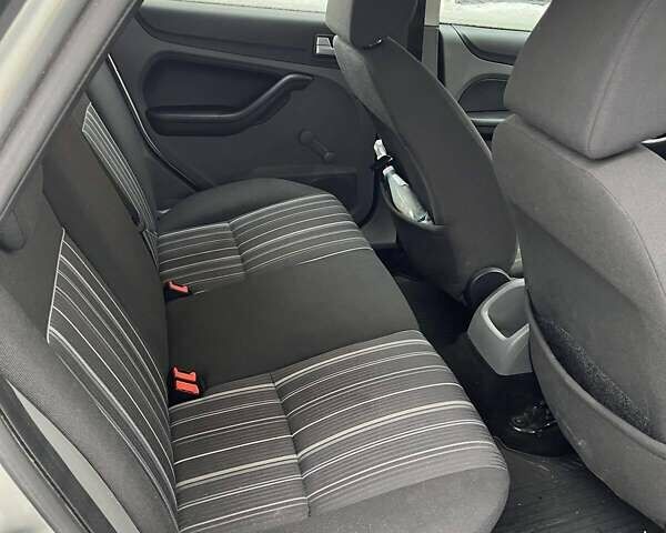 Серый Форд Фокус, объемом двигателя 0 л и пробегом 65 тыс. км за 7000 $, фото 9 на Automoto.ua