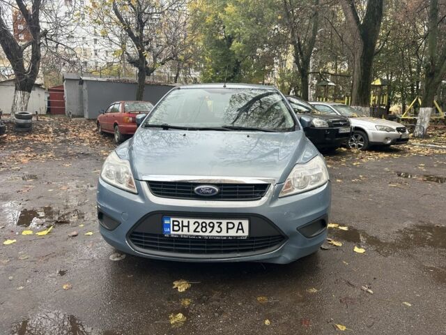 Серый Форд Фокус, объемом двигателя 1.6 л и пробегом 250 тыс. км за 3700 $, фото 2 на Automoto.ua