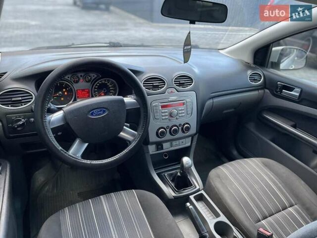 Сірий Форд Фокус, об'ємом двигуна 1.6 л та пробігом 165 тис. км за 4400 $, фото 2 на Automoto.ua