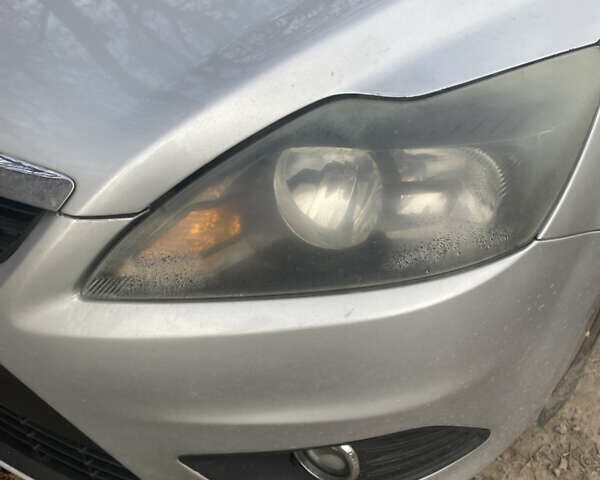 Серый Форд Фокус, объемом двигателя 1.6 л и пробегом 260 тыс. км за 4200 $, фото 2 на Automoto.ua