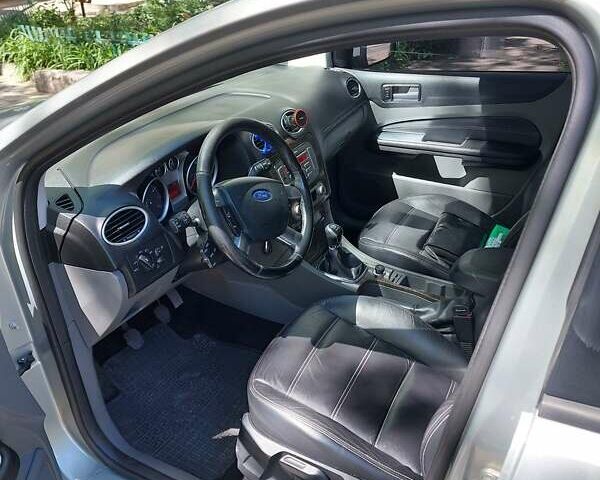 Серый Форд Фокус, объемом двигателя 1.8 л и пробегом 185 тыс. км за 4999 $, фото 5 на Automoto.ua