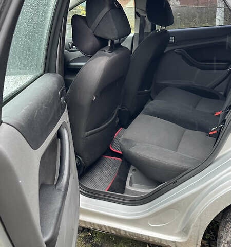 Серый Форд Фокус, объемом двигателя 1.6 л и пробегом 240 тыс. км за 5000 $, фото 33 на Automoto.ua