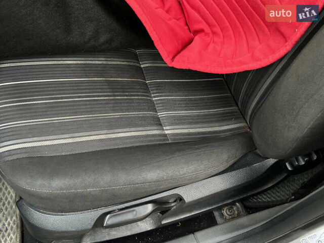 Сірий Форд Фокус, об'ємом двигуна 1.6 л та пробігом 188 тис. км за 5555 $, фото 39 на Automoto.ua