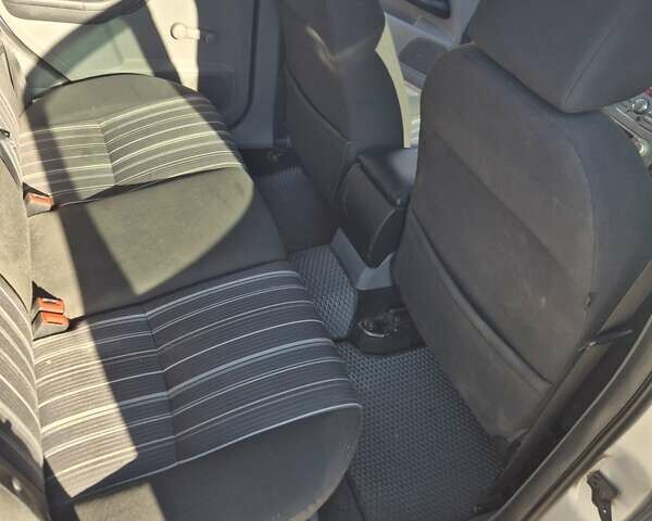 Серый Форд Фокус, объемом двигателя 1.6 л и пробегом 236 тыс. км за 3499 $, фото 3 на Automoto.ua