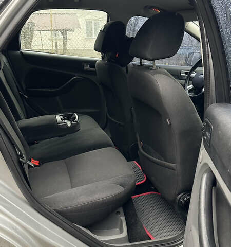 Серый Форд Фокус, объемом двигателя 1.6 л и пробегом 240 тыс. км за 5000 $, фото 31 на Automoto.ua