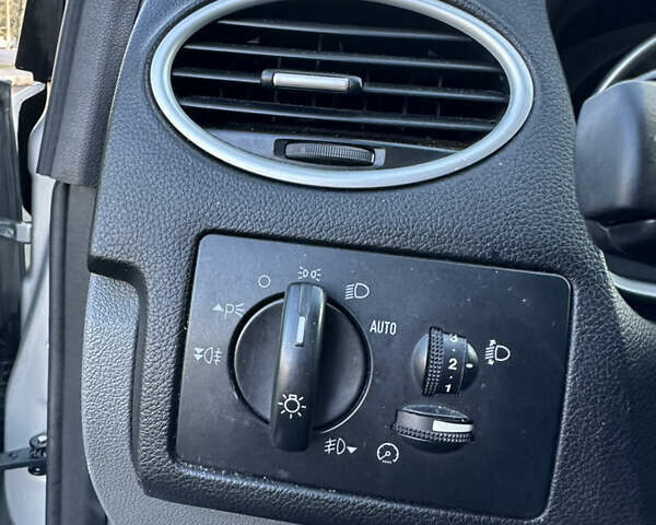 Сірий Форд Фокус, об'ємом двигуна 1.56 л та пробігом 330 тис. км за 3700 $, фото 10 на Automoto.ua