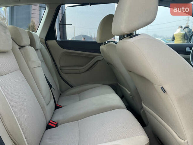 Серый Форд Фокус, объемом двигателя 1.6 л и пробегом 161 тыс. км за 6999 $, фото 18 на Automoto.ua