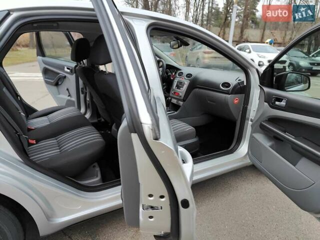 Серый Форд Фокус, объемом двигателя 1.6 л и пробегом 188 тыс. км за 4990 $, фото 27 на Automoto.ua