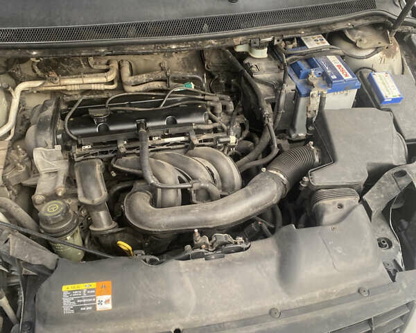 Серый Форд Фокус, объемом двигателя 1.6 л и пробегом 260 тыс. км за 4200 $, фото 46 на Automoto.ua