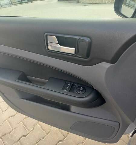 Серый Форд Фокус, объемом двигателя 1.6 л и пробегом 168 тыс. км за 5500 $, фото 12 на Automoto.ua