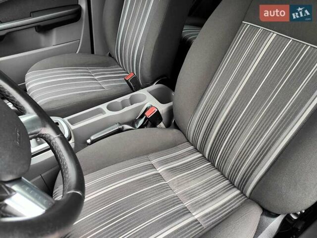 Серый Форд Фокус, объемом двигателя 1.6 л и пробегом 188 тыс. км за 4990 $, фото 38 на Automoto.ua