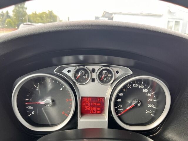 Серый Форд Фокус, объемом двигателя 1.56 л и пробегом 247 тыс. км за 4900 $, фото 7 на Automoto.ua