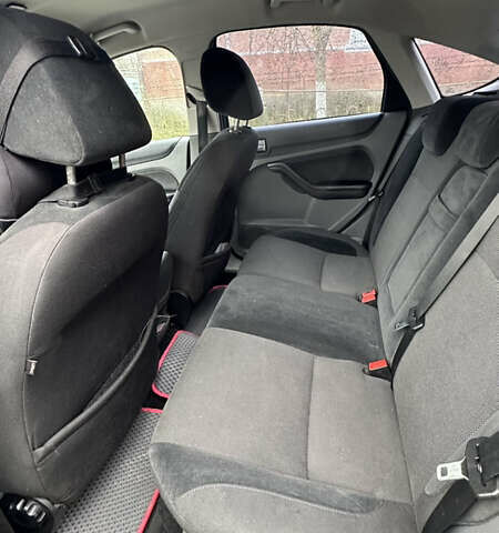 Серый Форд Фокус, объемом двигателя 1.6 л и пробегом 240 тыс. км за 5000 $, фото 34 на Automoto.ua