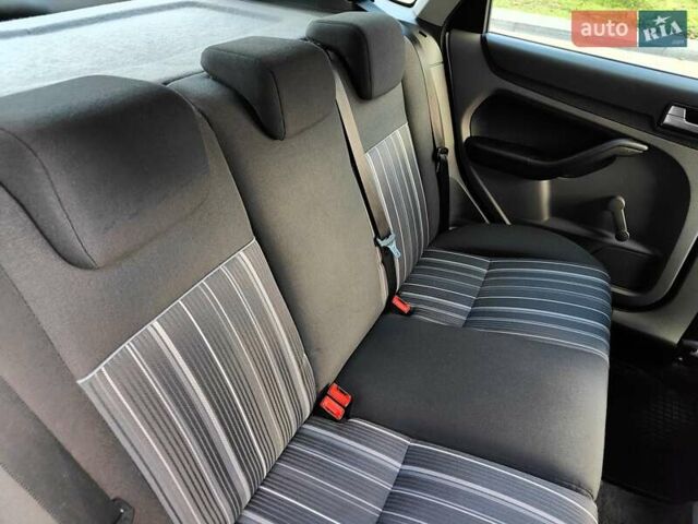 Форд Фокус 2008 в Киеве на Automoto.ua Серый Форд Фокус, объемом двигателя 1.6 л и пробегом 188 тыс. км за 5490 $, фото 61 на Automoto.ua