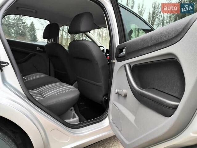 Серый Форд Фокус, объемом двигателя 1.6 л и пробегом 188 тыс. км за 4990 $, фото 54 на Automoto.ua