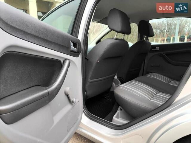 Серый Форд Фокус, объемом двигателя 1.6 л и пробегом 188 тыс. км за 4990 $, фото 40 на Automoto.ua