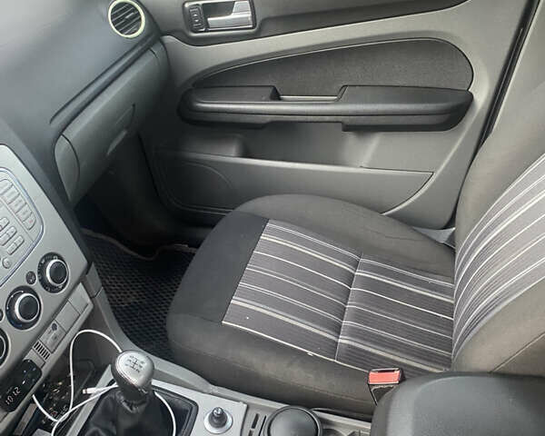 Серый Форд Фокус, объемом двигателя 1.6 л и пробегом 260 тыс. км за 4200 $, фото 36 на Automoto.ua