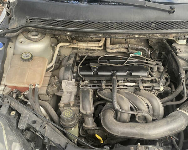 Серый Форд Фокус, объемом двигателя 1.6 л и пробегом 260 тыс. км за 4200 $, фото 45 на Automoto.ua