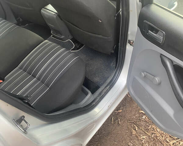 Серый Форд Фокус, объемом двигателя 1.6 л и пробегом 260 тыс. км за 4200 $, фото 26 на Automoto.ua