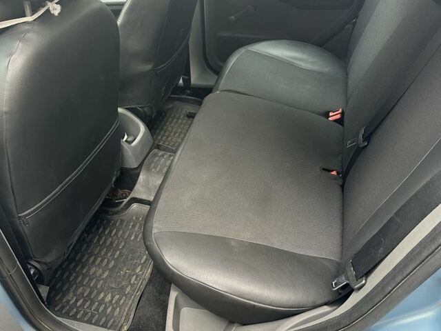 Серый Форд Фокус, объемом двигателя 1.6 л и пробегом 250 тыс. км за 3700 $, фото 10 на Automoto.ua