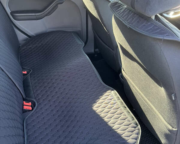 Сірий Форд Фокус, об'ємом двигуна 1.8 л та пробігом 236 тис. км за 4800 $, фото 13 на Automoto.ua